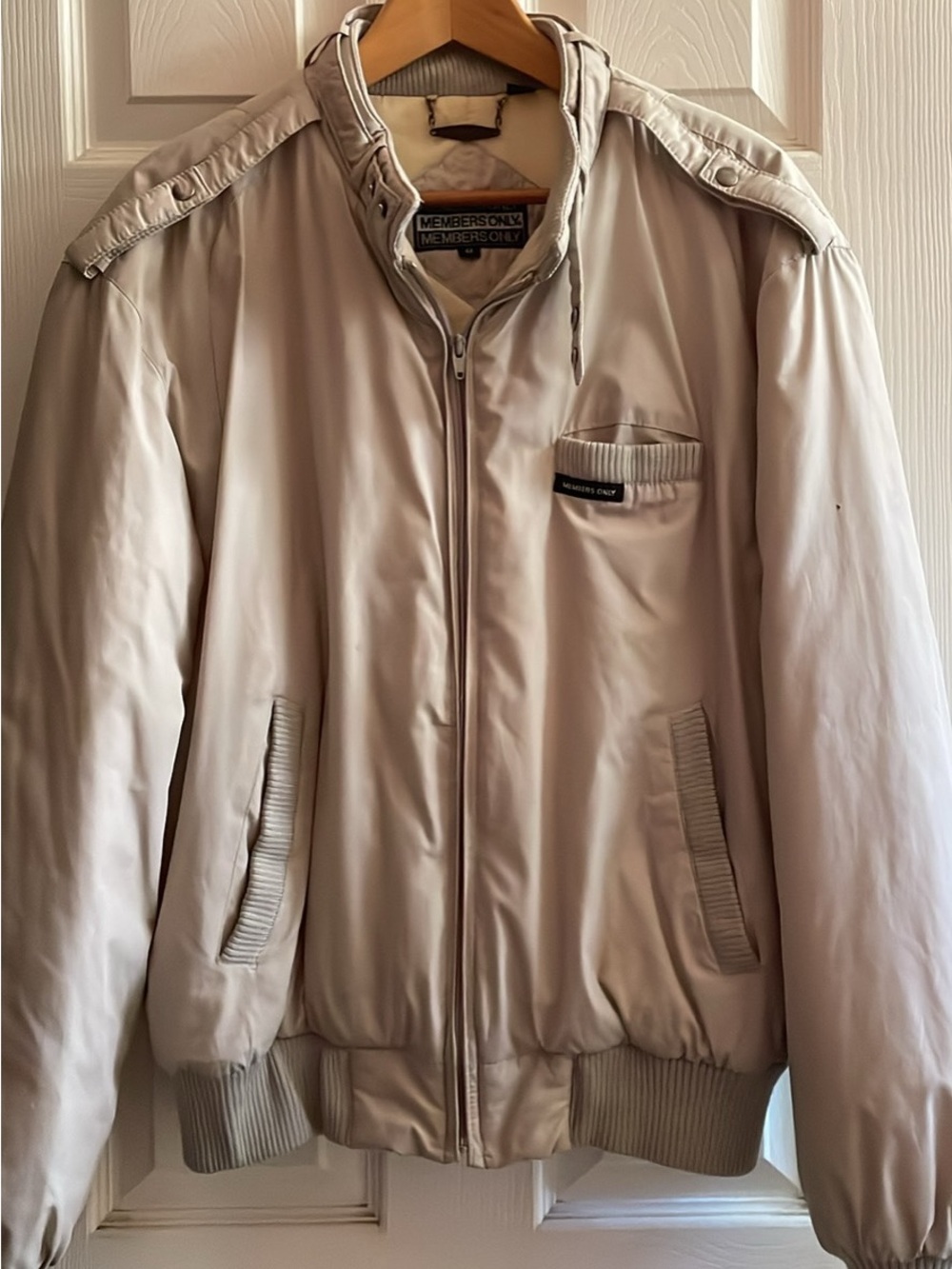 Vintage Members Only 80’s beige iconic bomber racer jacket with a snap-tab throa